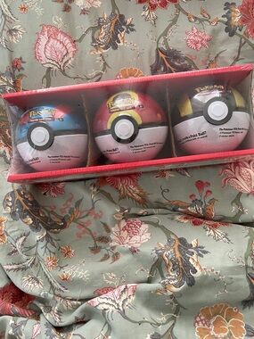 Pokémon Trading Card Game Poké Ball Tin Set - 3 Pack